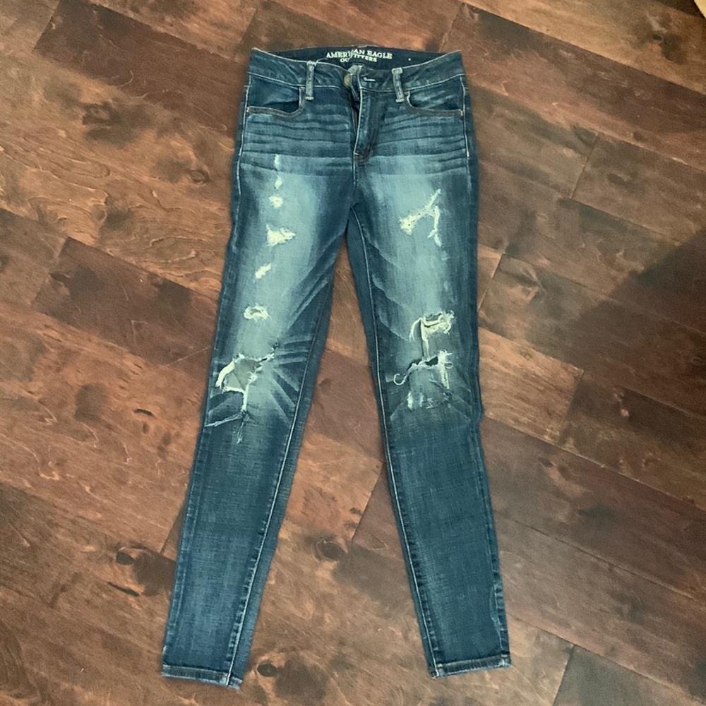 Skinny leg jeans ripped/distressed American Eagle outfit high rise jegging 4 reg